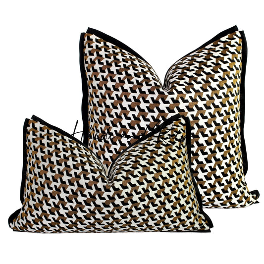 Haidyn Golden Black Stroke Bantal Sofa (Cushion Cover)