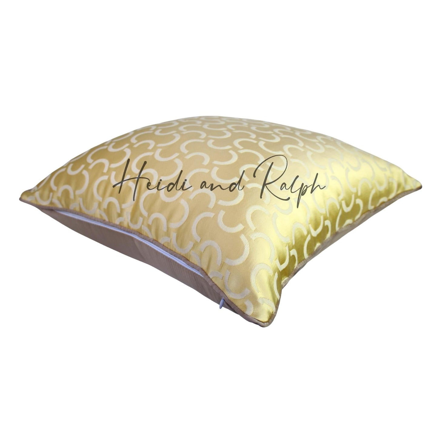 Hilda Chain Bantal Sofa Gold (Cushion Cover)