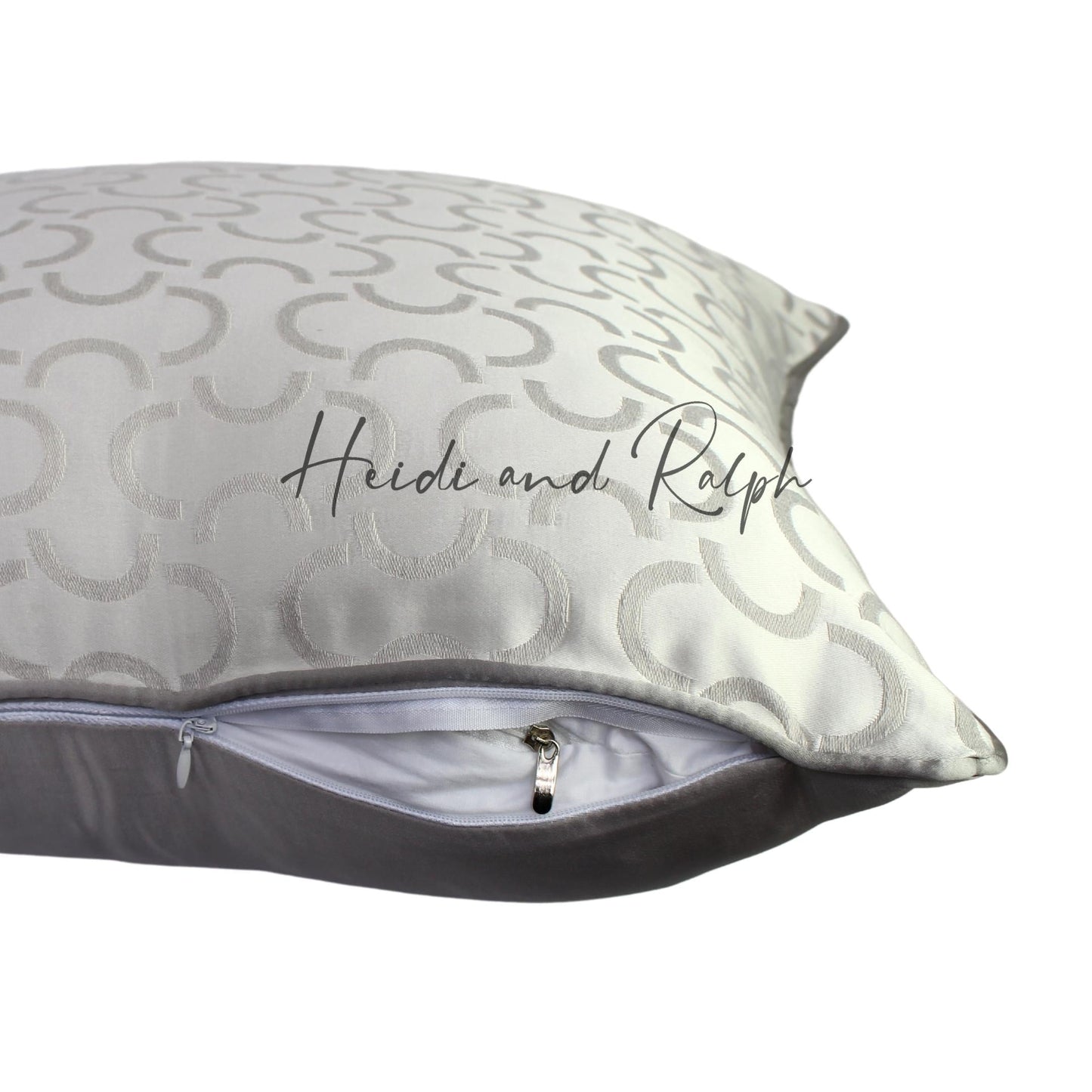 Hilda Chain Bantal Sofa Silver (Cushion Cover)