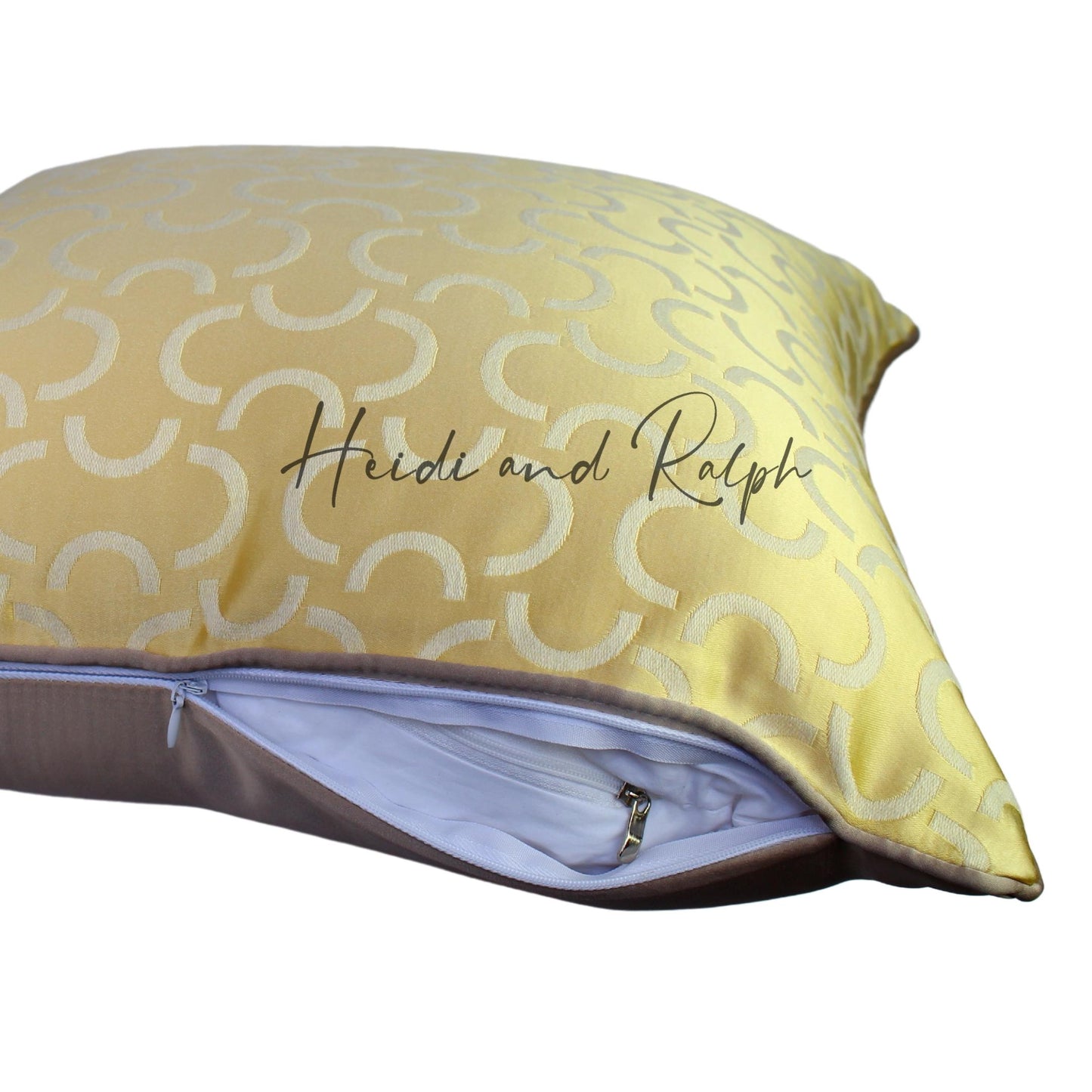 Hilda Chain Bantal Sofa Gold (Cushion Cover)