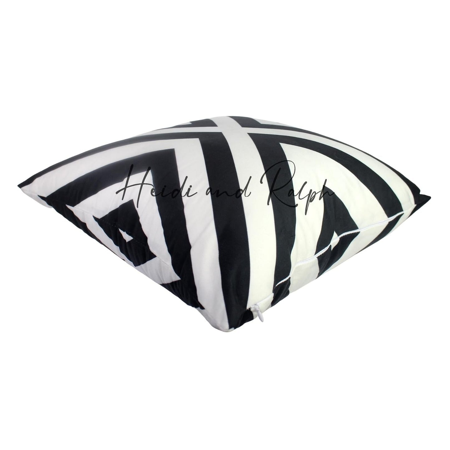 Harriotte BW X Bantal Sofa (Cushion Cover)