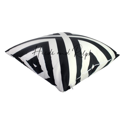 Harriotte BW X Bantal Sofa (Cushion Cover)