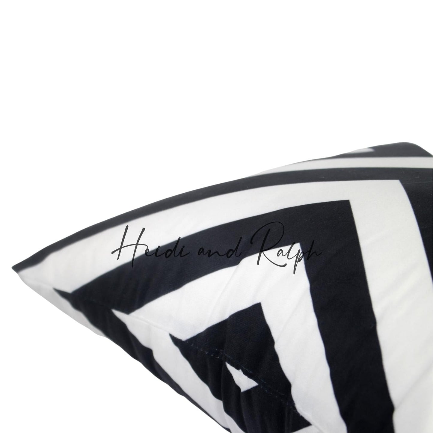 Harriotte BW X Bantal Sofa (Cushion Cover)