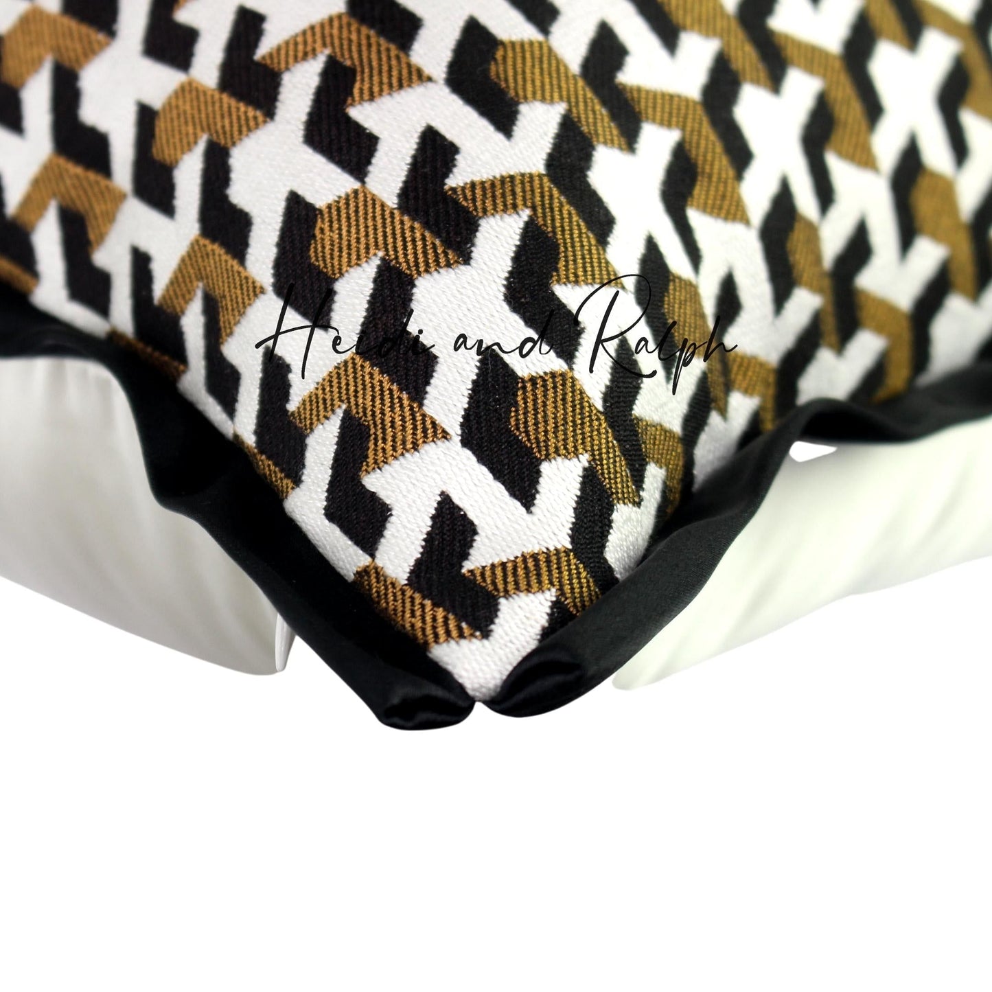 Haidyn Golden Black Stroke Bantal Sofa (Cushion Cover)