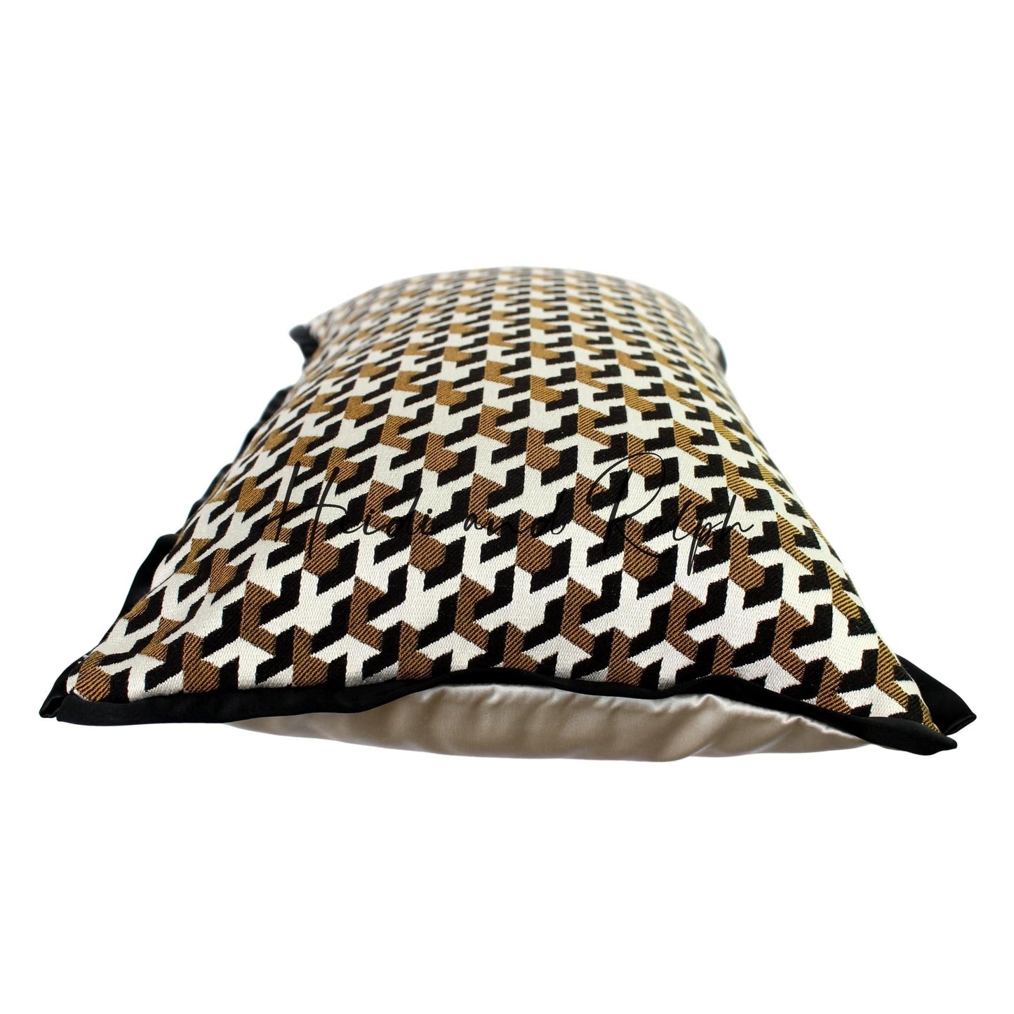 Haidyn Golden Black Stroke Bantal Sofa (Cushion Cover)